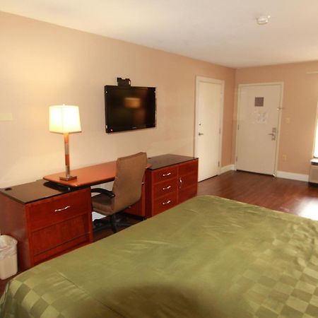 וורנר רובינס Quality Inn & Suites Near Robins Air Force Base מראה חיצוני תמונה