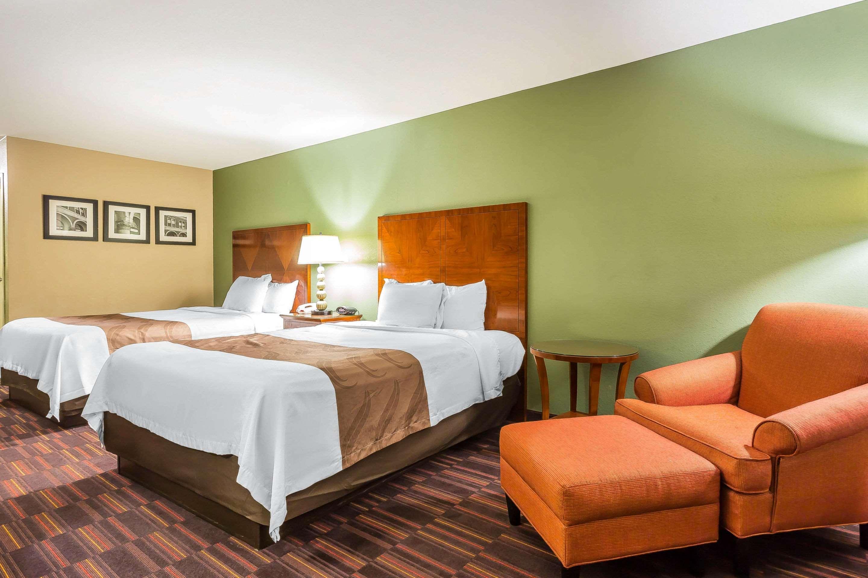 וורנר רובינס Quality Inn & Suites Near Robins Air Force Base מראה חיצוני תמונה
