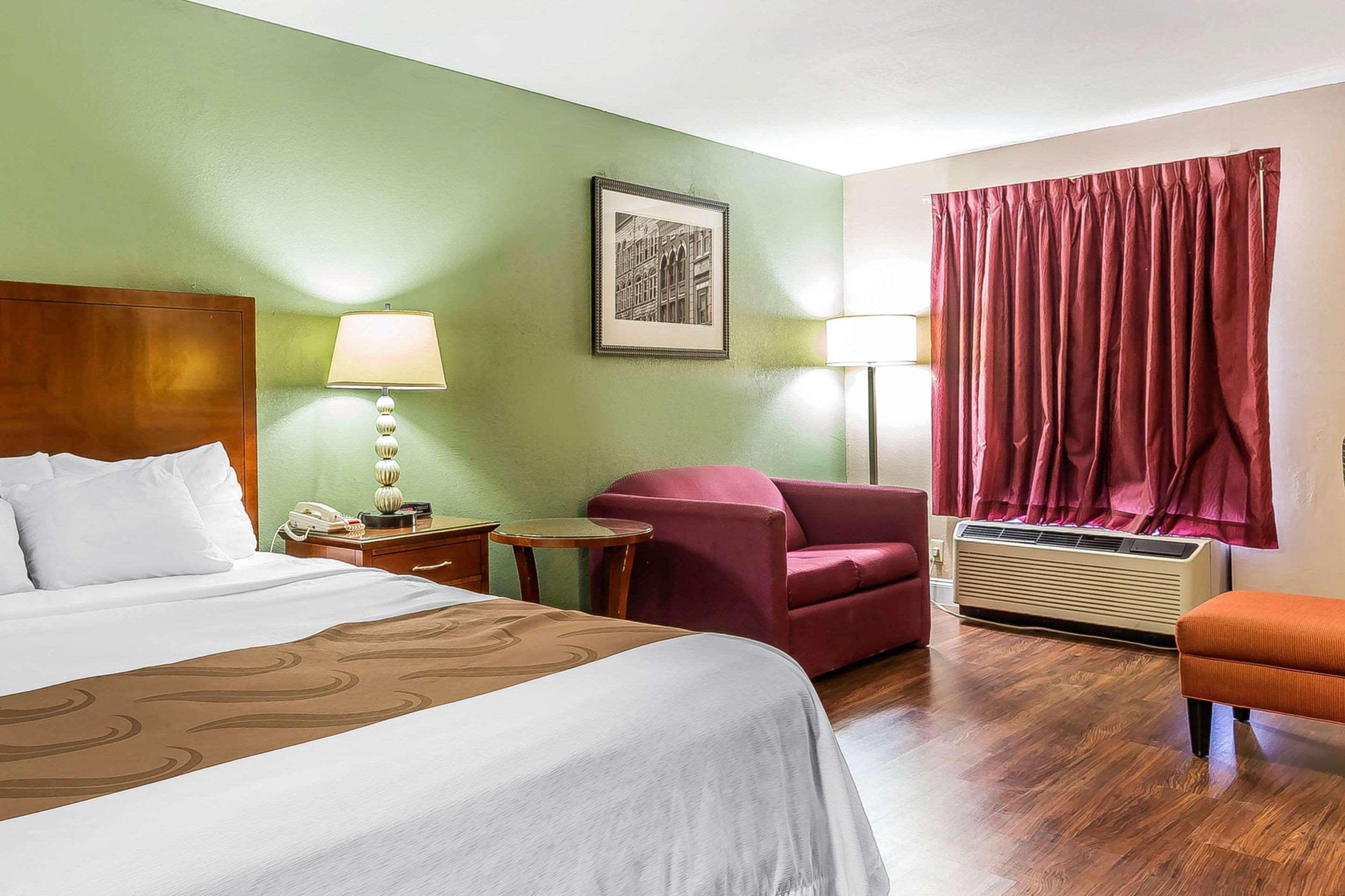 וורנר רובינס Quality Inn & Suites Near Robins Air Force Base מראה חיצוני תמונה