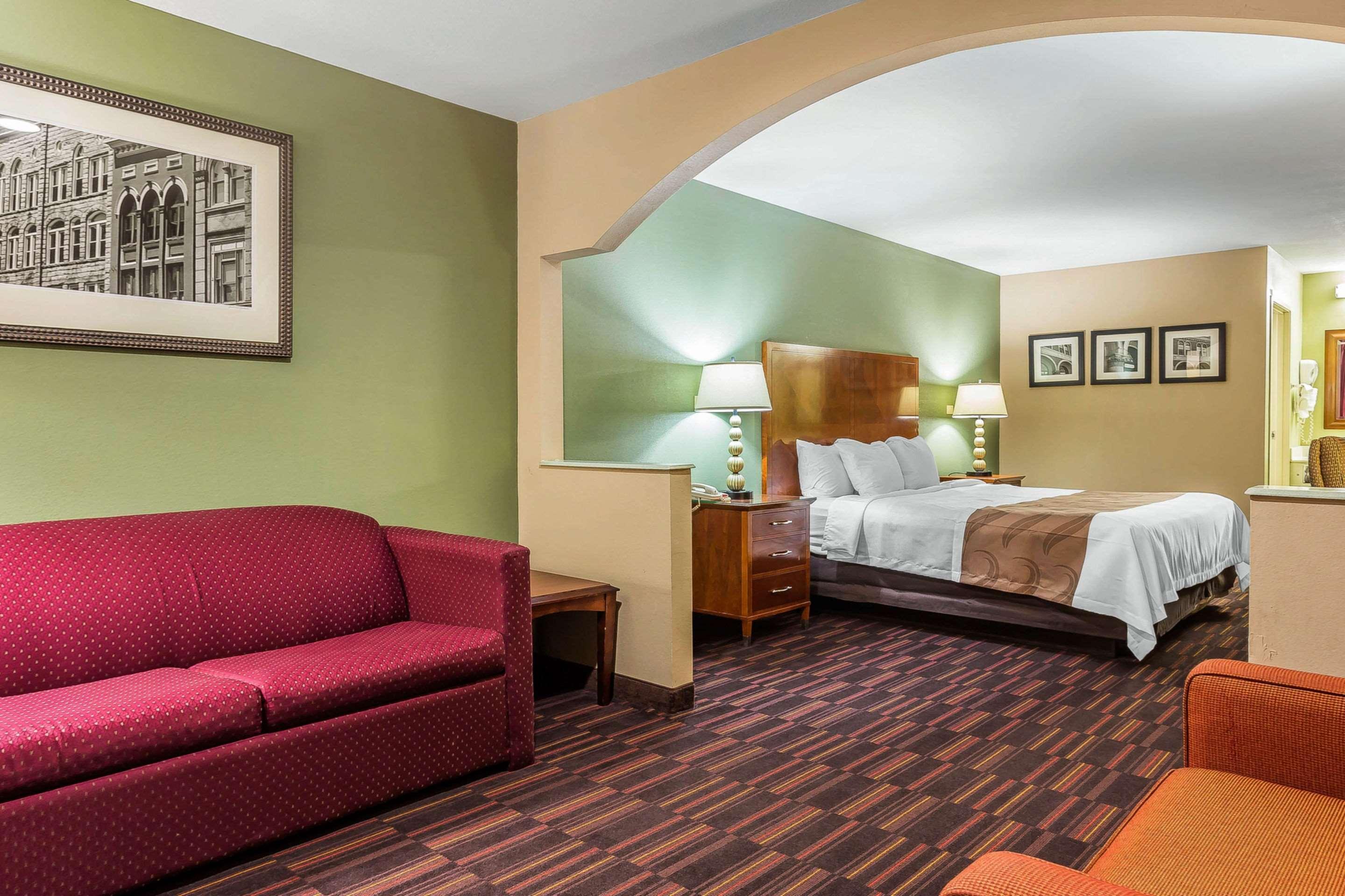 וורנר רובינס Quality Inn & Suites Near Robins Air Force Base מראה חיצוני תמונה