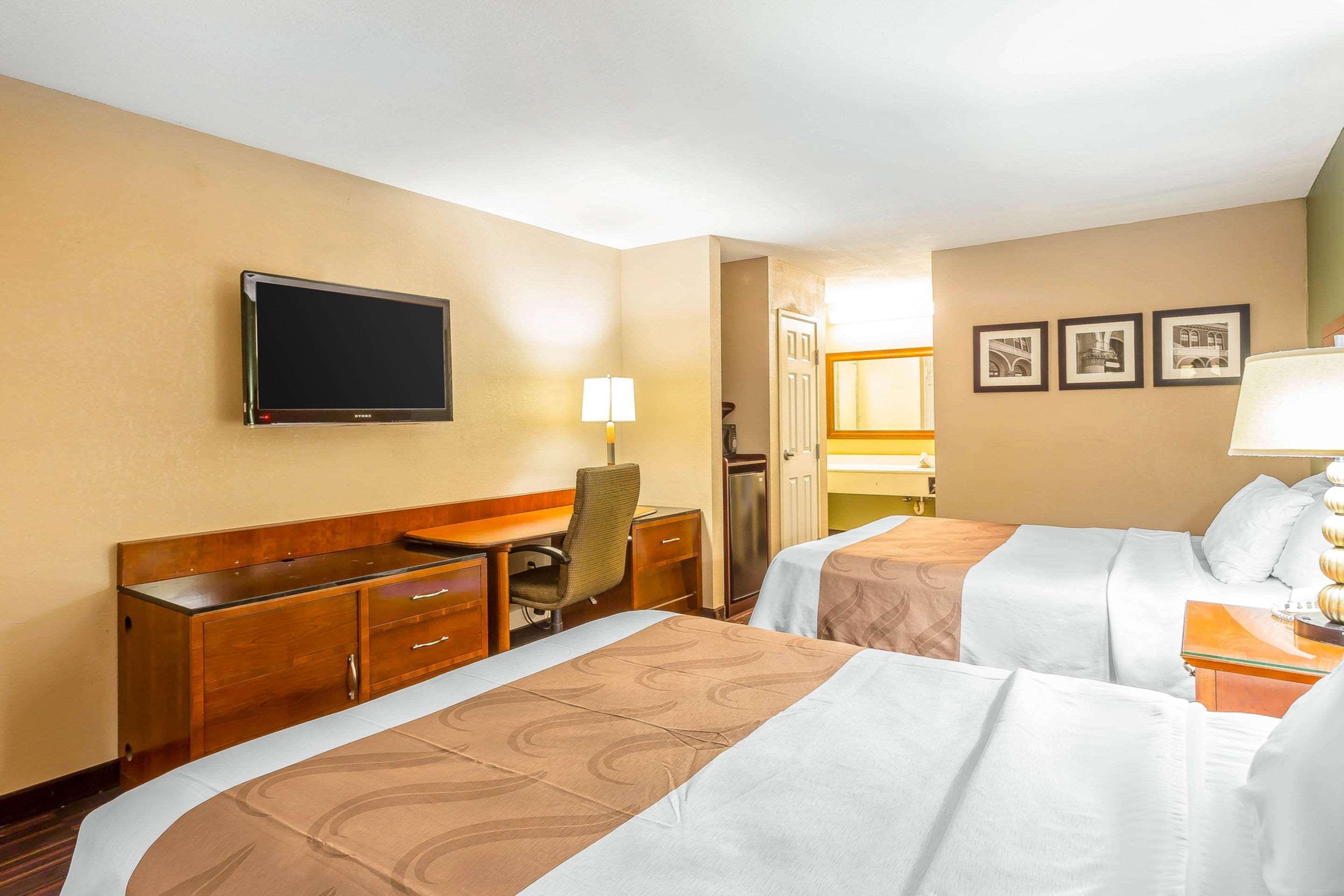וורנר רובינס Quality Inn & Suites Near Robins Air Force Base מראה חיצוני תמונה