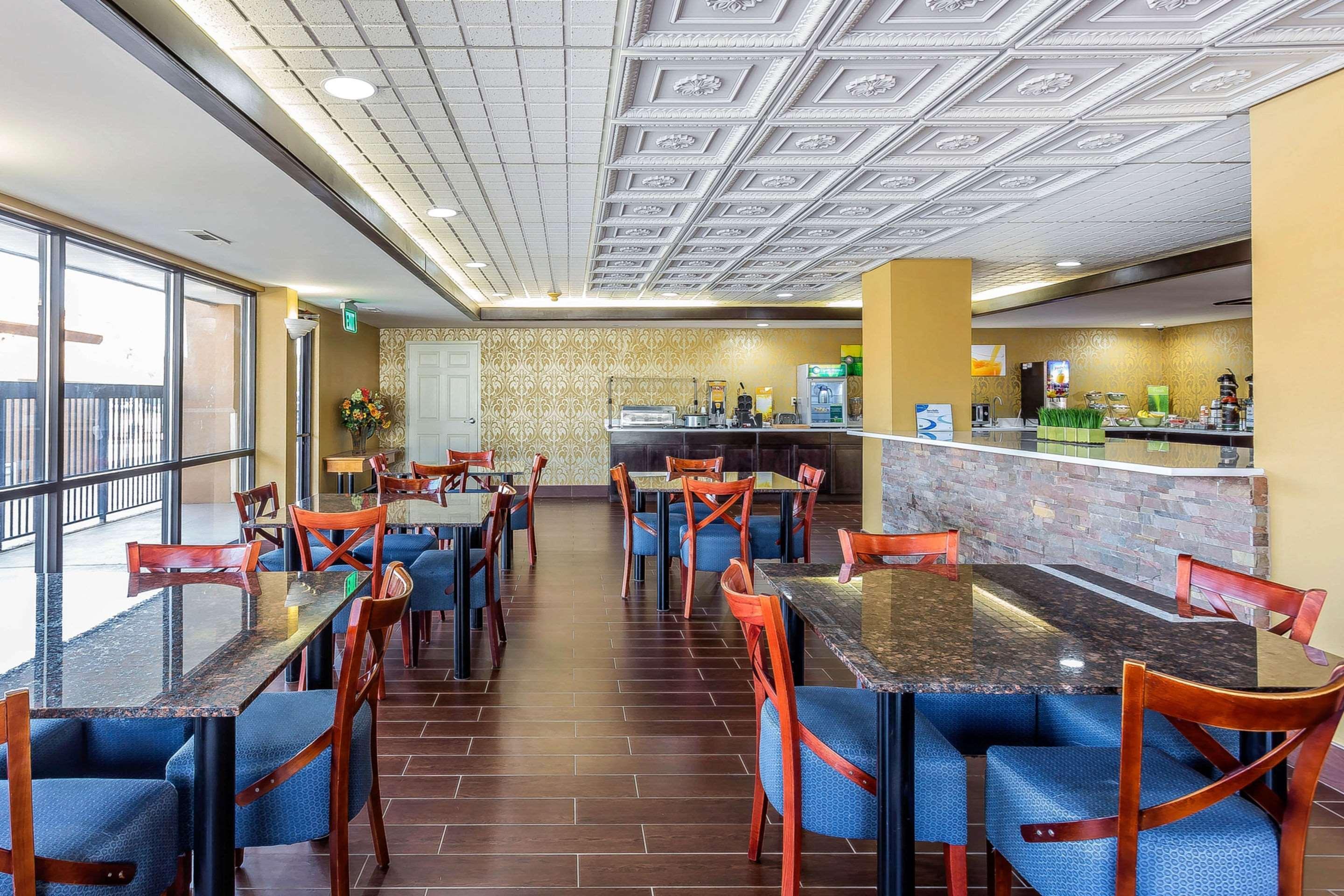 וורנר רובינס Quality Inn & Suites Near Robins Air Force Base מראה חיצוני תמונה