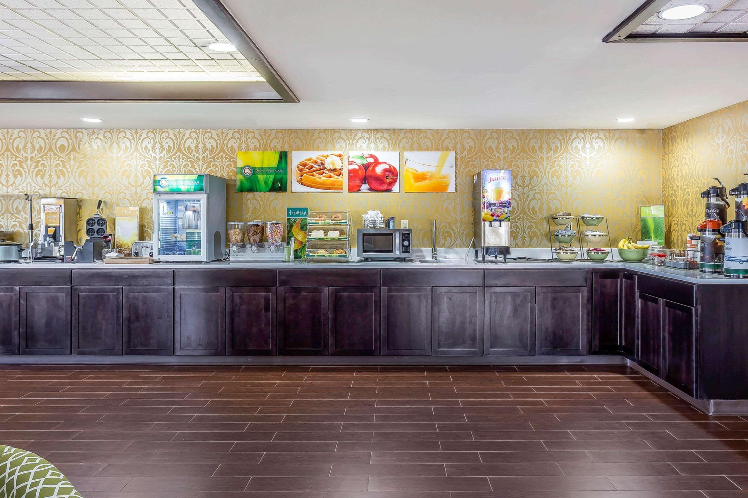 וורנר רובינס Quality Inn & Suites Near Robins Air Force Base מראה חיצוני תמונה