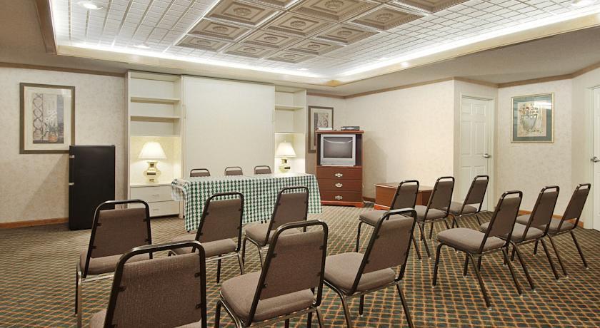 וורנר רובינס Quality Inn & Suites Near Robins Air Force Base מראה חיצוני תמונה