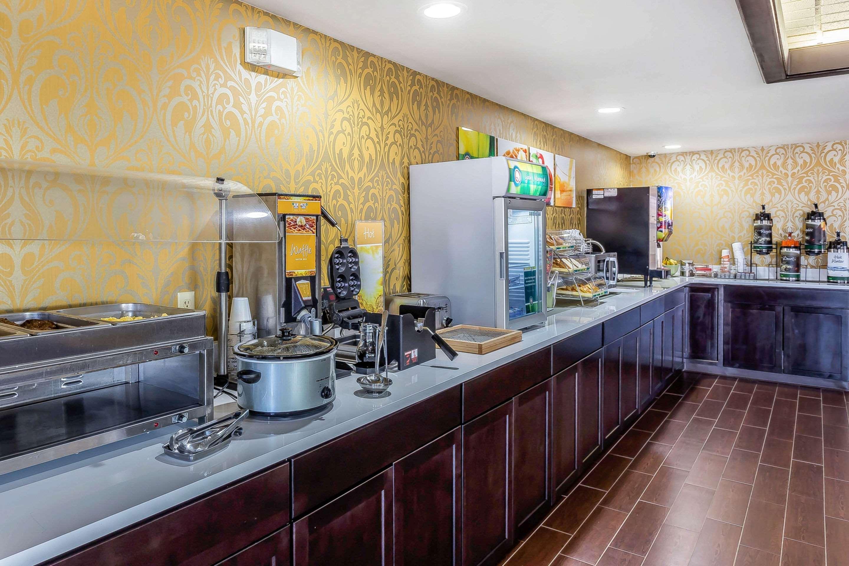 וורנר רובינס Quality Inn & Suites Near Robins Air Force Base מראה חיצוני תמונה