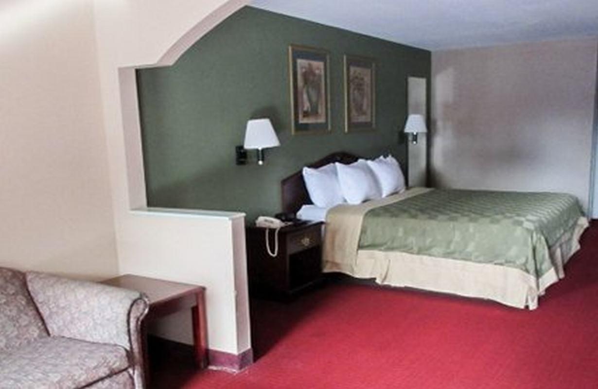 וורנר רובינס Quality Inn & Suites Near Robins Air Force Base מראה חיצוני תמונה