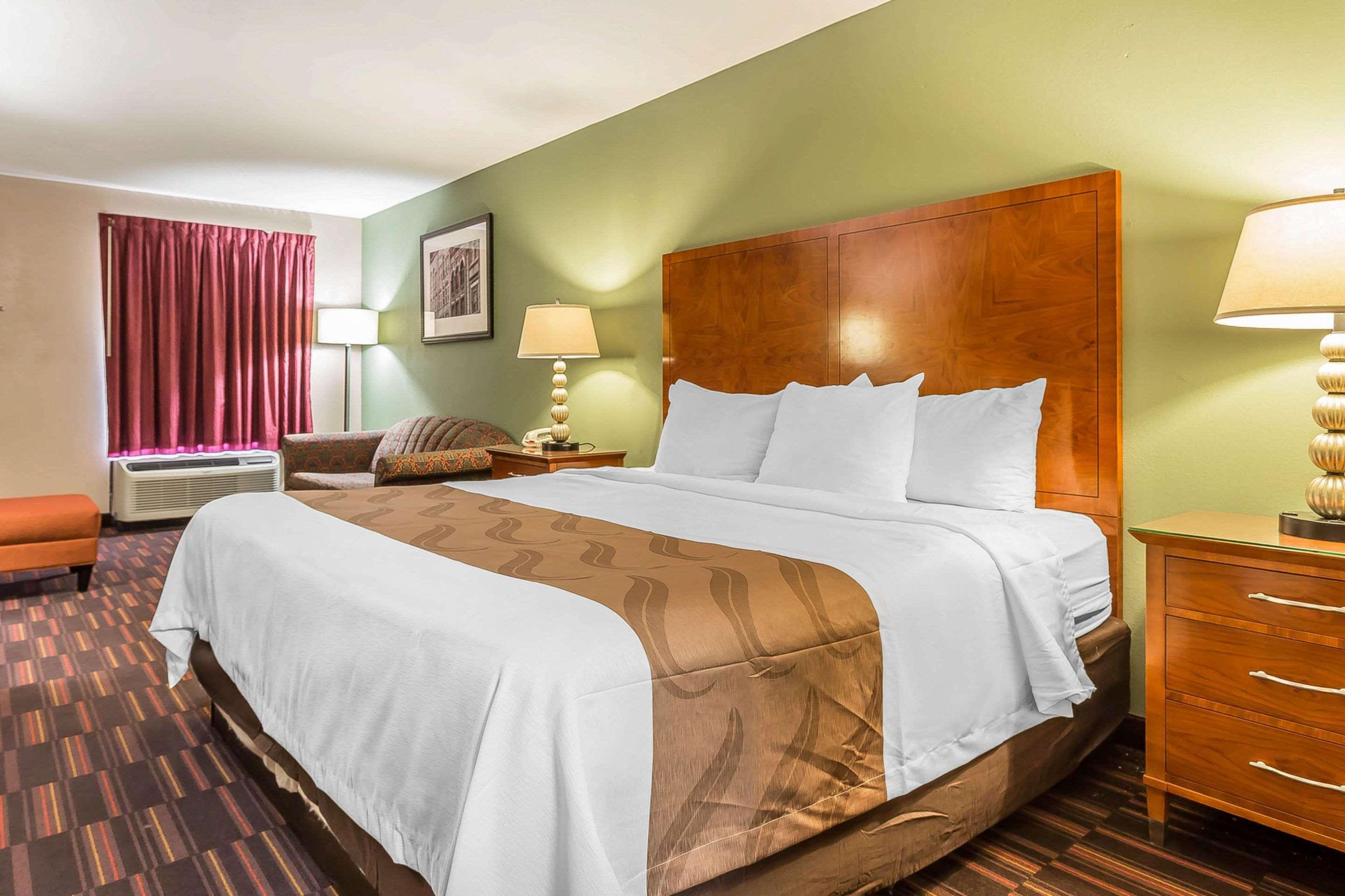 וורנר רובינס Quality Inn & Suites Near Robins Air Force Base מראה חיצוני תמונה