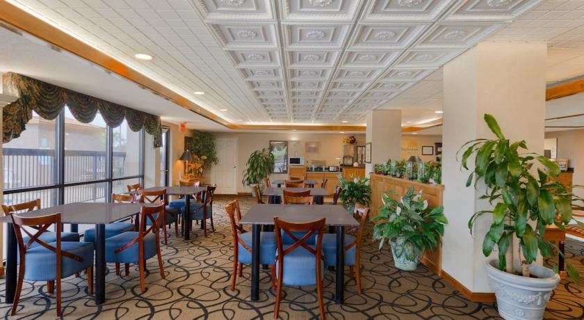 וורנר רובינס Quality Inn & Suites Near Robins Air Force Base מראה חיצוני תמונה