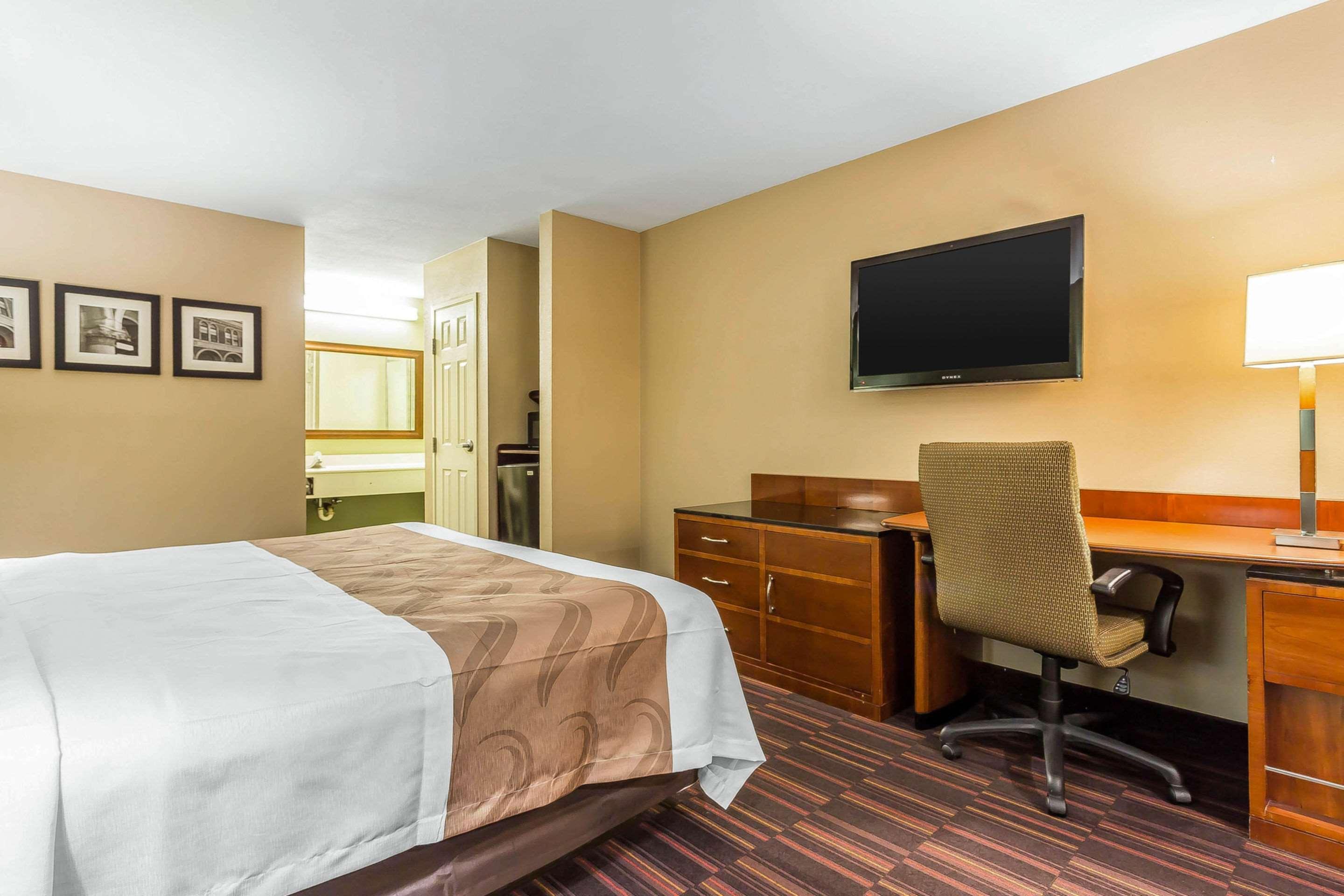 וורנר רובינס Quality Inn & Suites Near Robins Air Force Base מראה חיצוני תמונה